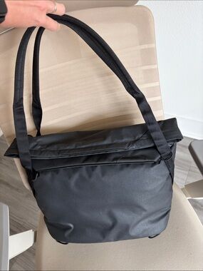 Peak Design - Everyday Black Women's Tote with Front Zip Pocket